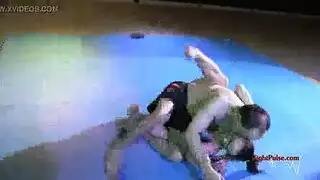 المصارعة والام