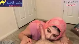 عاهرة محجبة محترفة تمص وتنيك في فيديو صريح
