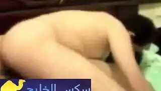 مثلية ثلاثية تتحول إلى حفلة جنس زوجة مثيرة الديوث يصور كل شيء