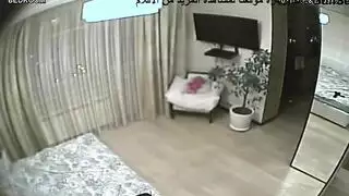 فتاة روسية بريئة لا تعلم أنها تُصور وهي تخلع ملابسها
