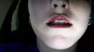 شاهد أثداء نادية نيفينا الضخمة تترجرج على عمود سميك