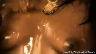 عجن تلك المؤخرة يجعله يتوسل لفمها
