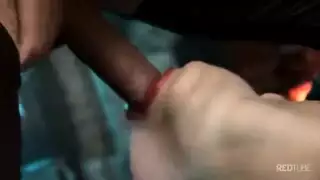 أفلام xxx عنيفة: فيديوهات سادية وهيمنة قاسية