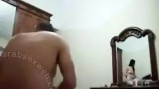 مزة تمص حلمات زميلتها ملبنة