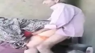 كاد يُكتشف: خيال ثلاثي مخادع مع الأب وحبيبة الابن