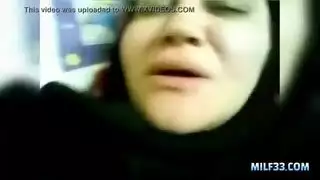 عاهرة متحمسة تستمتع بالشرج الخشن وهزات الجماع الصاخبة