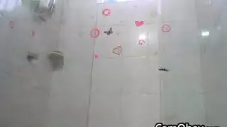 فتاة كاميرا تأخذ عدة حمولات عشوائية في جلسة إكس إكس إكس