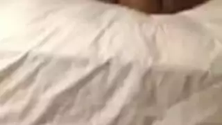 زوج ديوث يدعو غريباً لنيك زوجته المتألمة