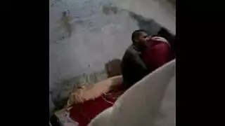 جلسة نيك متخفية بينما العائلة غائبة