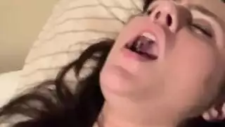 مراهقات ثملات تبلعن أكثر من المشروبات في جلسة دراسة إكس إكس إكس