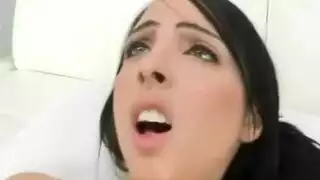 تلك الشرارة تحدث على الفور بينهما