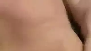 يستمتع رفاق السباحة بالنوم مع جديد
