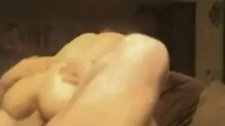 زوجان يتحممان معا وينتاكان