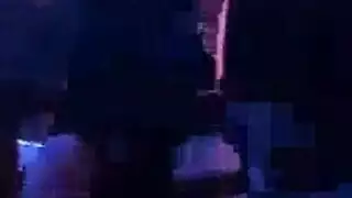 فتاة مفلسة تمارس الجنس الفموي على صديقتها في فيلم هواة