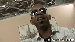 سكسي ولد ينيك زوجت ابو بغيابه من المنزل