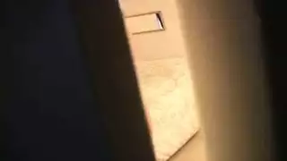 يدخل الاب وبرا بنات تمارس العادي وينيكها