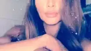 كل فتاة مزرعة لديها فرج مبلل يتوق لقضيب كبير
