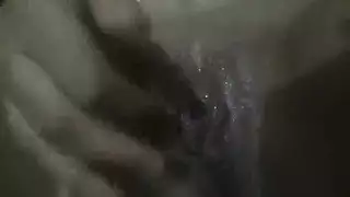 البنت المصرية ناميس تحصل على كسها المبلول مضروبًا بقوة