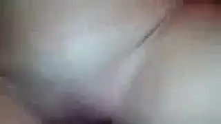 مصة مليئة بالبصق من عاهرة أجنبية سمراء رائعة الجمال