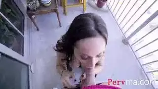 الأم الممحونة و ابنها المرتهق تعمله السكس و تريه الكس الحقيقي
