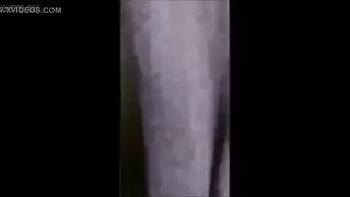 دمية محجبة تبلع الزب بينما يحلب حبيبها ثدييها