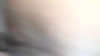 تمص قضيبًا عشوائيًا بجنون ثم تحلم بجنس مع شقراء