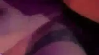 لبنانية بقميص احمر