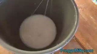 أثداء كبيرة ممتلئة تُحلب بالجنس العنيف واللمس