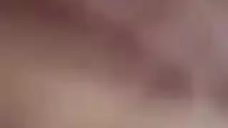 هز مؤخرة ممتلئة لجعل قضيبه في حالة استعداد