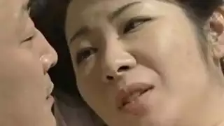 تابو إكس إكس إكس: تمثيل دور أم وابن آسيويين