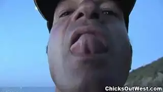 عاهرات من أستراليا يخضعن لجنس جماعي قاس تحت الدش