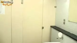 مشهد تعدد شركاء آسيوي في المرحاض