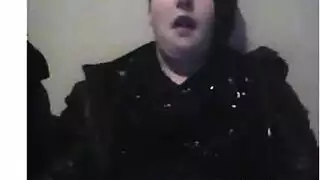 التركيز على بظرها الكبير جلسة جنس عنيف