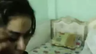 رجل يبوس حبيبته فى شفتي٧ا