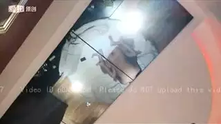 جلسة إباحية عنيفة مع الخادمة المُستسلمة