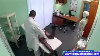 مقارنة الفرج: أي ثقب يحصل على المزيد من السائل المنوي؟