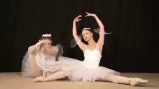 راقصة باليه مثليه الآسيوية الناضجة مثليه