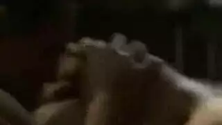 موديلات تبدو قاصرات عاريات بالكامل في المعرض