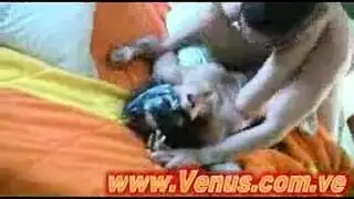 عاهرة عربية شابة تأخذ زب كبير