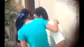 جنس حار في الحديقة: نكاح قوي تحت السماء المفتوحة