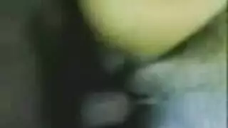 مراهقة حلوة تُخلع ملابسها وتؤخذ في فعل إباحي عنيف