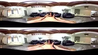 في آر بورن: ميجان رين تُثقب على قضيب ضخم