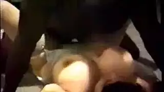 أفلام إكس إكس إكس ثلاثية: قضيبان أسودان كبيران يهيمنان على فتاة بيضاء شبقية