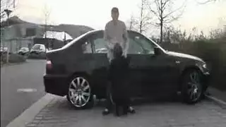 رجل ساخن يحصل على مص لقضيبه وينتهي بقذف على الوجه