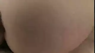 شقراء تتعرض للضرب من سائق التاكسي