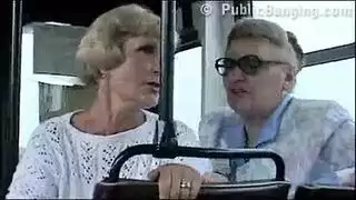 جماع جماعي في حافلة ممتلئة كل مقعد يأخذ دوره