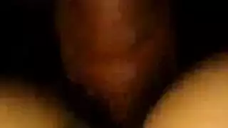 آسيوية تبتلع زب قبل قذف عنيف في مهبل مشعر