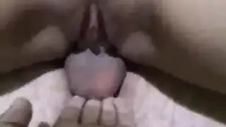 تتناك مصريه وهى بيفشخ كسها وبتشتم