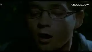 عاشقات مثلثات يضيفن قضيبًا لجلسة جنس جماعي برية