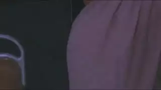سكس في حافلة مزدحمة: مراهقة هايجة تتعرض لدخول مزدوج من ركاب